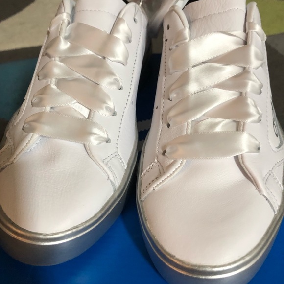 Brand new Adidas shoes with tag - Picture 4 of 4